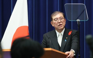 日本新首相召开首次记者招待会