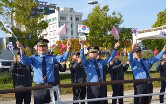 海警8004船圆满结束对韩国的友好访问