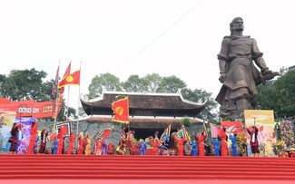 铭记民族赫赫战功的栋多丘庙会