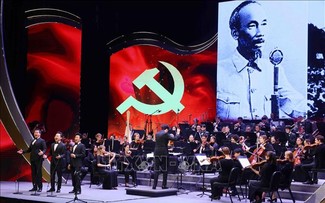 KPV-Generalsekretär To Lam nimmt am Sonderkunstprogramm über die Partei teil