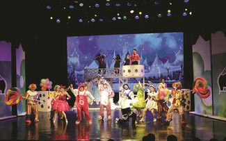 Ho-Chi-Minh-Stadt: Kinderstücke beginnen lebhaften Sommer