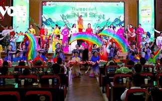 Traditionelle Kulturen aus ganz Vietnam vorgestellt