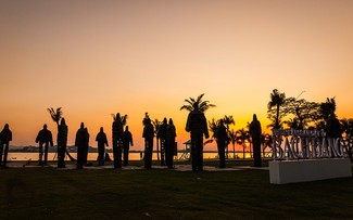 Großformatige Ausstellung öffentlicher Kunst zum Sieg von Bach Dang