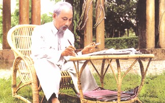 Memuji Presiden Ho Chi Minh