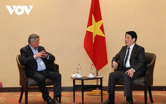 Presiden Vietnam, Luong Cuong Menerima Ketua Partai Komunis Chili dan Partai Sosialis Chili