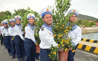 Mang Xuân sớm đến biển, đảo quê hương