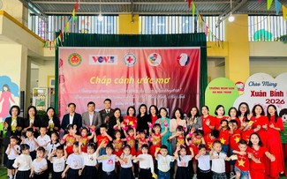 “Chắp cánh ước mơ” mang Tết ấm đến xã vùng cao Sơn Tiến