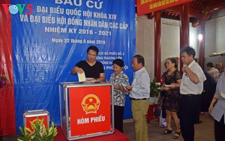 Suasana pemilu yang bergelora di kecamatan Phuong Lien, distrik  Dong Da, Ibukota Hanoi.