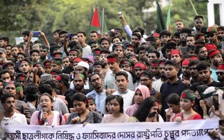 Protesters siege Bangladesh Presidential Palace, demand president's resignation