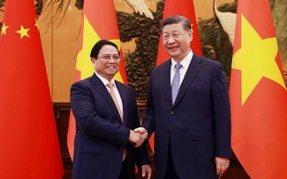 PM Pham Minh Chinh meets Chinese leader Xi Jinping in Russia