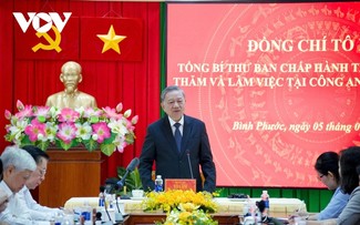 Party General Secretary works with Binh Phuoc provincial police