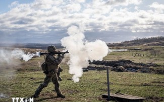 Russia, Ukraine accuse each other of violating Easter truce
