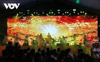 Thousands join Vietnam-US Friendship Festival in Da Nang