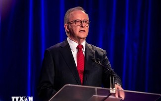 Australian PM visits China to boost trade ties