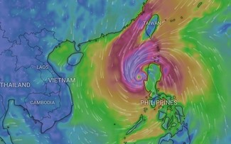 Super typhoon Fung-wong makes landfall in the Philippines 