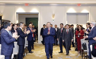 Vietnam, US sign cooperation agreements worth over 37 billion USD