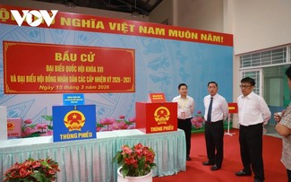 Voters cast ballots early in Ho Chi Minh City