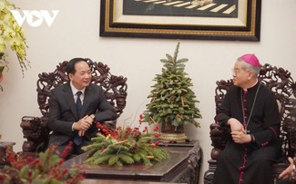Руководители партии и государства Вьетнама поздравили католиков и протестантов с Рождеством 