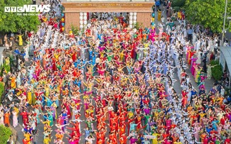 3.000 người đồng diễn áo dài trên phố đi bộ Nguyễn Huệ ngày 8/3