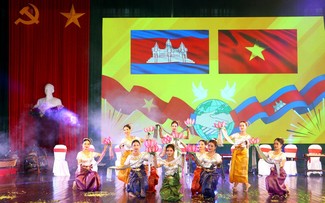 Giao lưu nghệ thuật Việt Nam - Campuchia