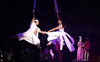 Xiếc kết hợp với cải lương mở lối cho sân khấu truyền thống