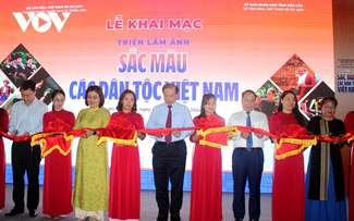 Photo exhibition showcases colors of Vietnamese ethnic groups