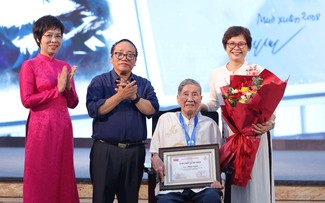 Composer Pham Tuyen honored with Cricket Arts Award