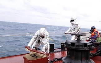 Vietnamese, Chinese navies hold joint patrol in Gulf of Tonkin