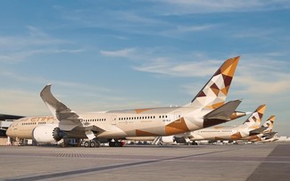 Middle East tensions trigger more flight cancellations from Vietnam