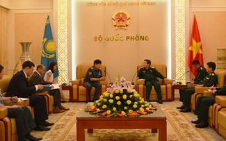 Đại tướng Ngô Xuân Lịch tiếp Thứ trưởng Bộ Quốc phòng Cộng hòa Kazakhstan 