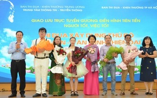 Giao lưu trực tuyến gương điển hình tiên tiến, người tốt việc tốt