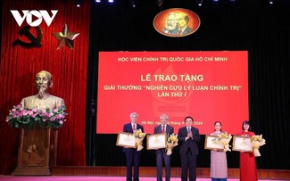 Trao tặng Giải thưởng “Nghiên cứu lý luận chính trị” lần thứ Nhất