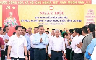 Tổng Bí thư Tô Lâm dự Ngày hội Đại đoàn kết toàn dân tộc tại huyện Ngọc Hiển, tỉnh Cà Mau. 