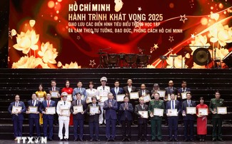 Генсек ЦК КПВ То Лам призвал каждого члена партии стать источником вдохновения