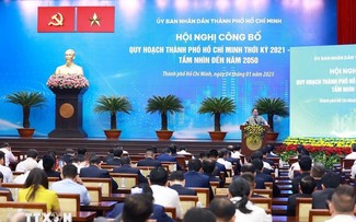 Primer Ministro asiste a conferencia sobre plan de desarrollo de Ciudad Ho Chi Minh hasta 2050