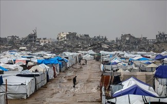 Advierten riesgos de inundaciones para cientos de miles de personas en refugios temporales en Gaza