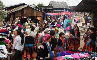 Mercadillo de Si Lo Lau refuerza la identidad cultural en provincia fronteriza