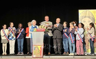 En France, Trân Tô Nga faite citoyenne d’honneur de Villejuif