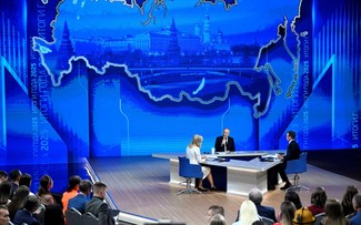 Conférence de presse de Vladimir Poutine: économie stable et avertissement sur l’Ukraine