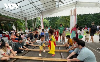 ชุมชนชาวเวียดนามที่อาศัยในประเทศสิงคโปร์จัดงานฉลองเทศกาลไหว้พระจันทร์