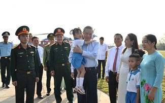 เลขาธิการใหญ่พรรค โตเลิม เยือนอำเภอเกาะ แบกลองหวี