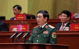 Các đại biểu thảo luận tại hội trường về các văn kiện Đại hội  lần thứ XIV của Đảng