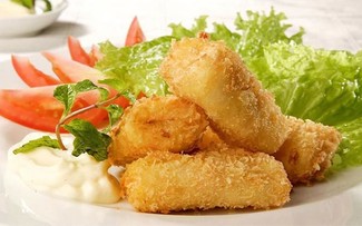 Deep fried seafood spring roll