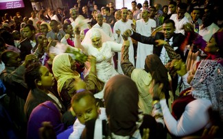 Egyptian weddings adapt as traditions meet modern realities