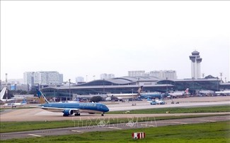 Tan Son Nhat airport sets record by serving 160,000 passengers a day