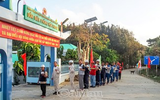 Voters on Hon Khoai island cast early ballots
