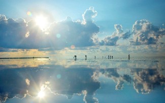 ความงามที่สงบเงียบบนชายหาดกวางลาง จังหวัดท้ายบิ่ง