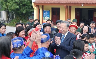 Tổng Bí thư Tô Lâm dâng hương tưởng niệm tri ân các anh hùng, người có công với quê hương Đất nước