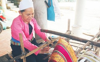 Đặc sắc thổ cẩm của đồng bào dân tộc Mường ở Hòa Bình