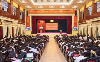 Cuộc cách mạng về bộ máy: từ thụ động tiếp nhận sang kiến tạo, chủ động phục vụ